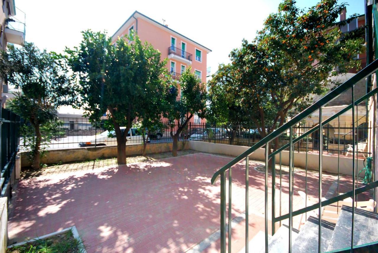 Appartamenti Con Giardino E Posto Auto Per Famiglie Finale Ligure Exterior photo