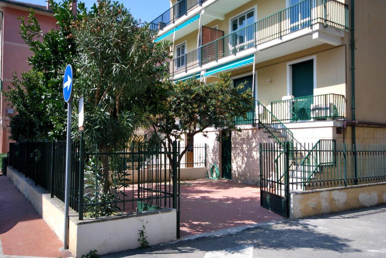 Appartamenti Con Giardino E Posto Auto Per Famiglie Finale Ligure Exterior photo