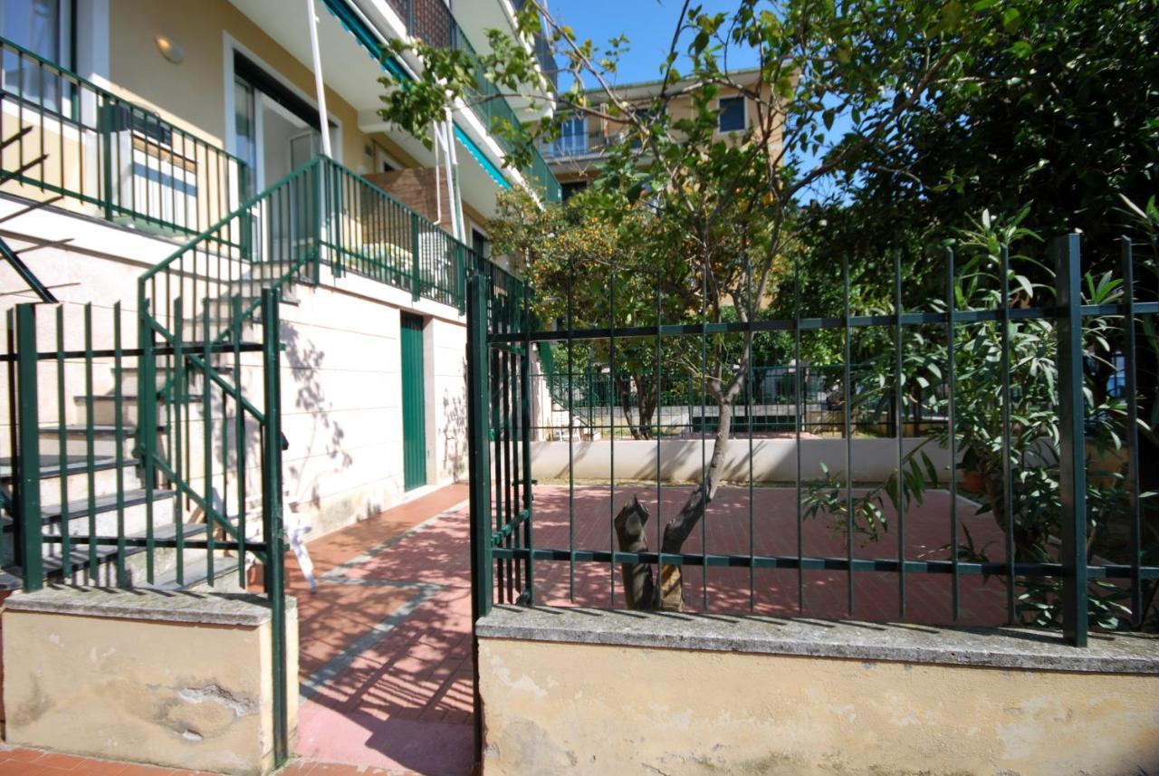 Appartamenti Con Giardino E Posto Auto Per Famiglie Finale Ligure Exterior photo