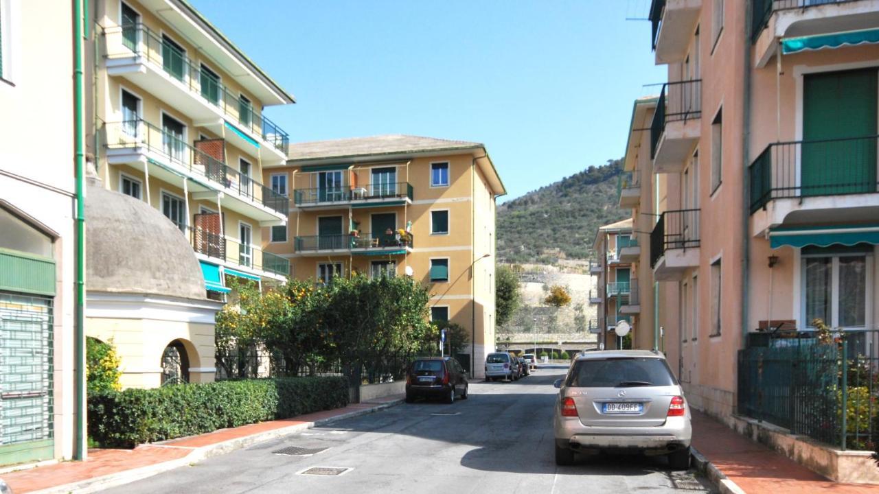 Appartamenti Con Giardino E Posto Auto Per Famiglie Finale Ligure Exterior photo